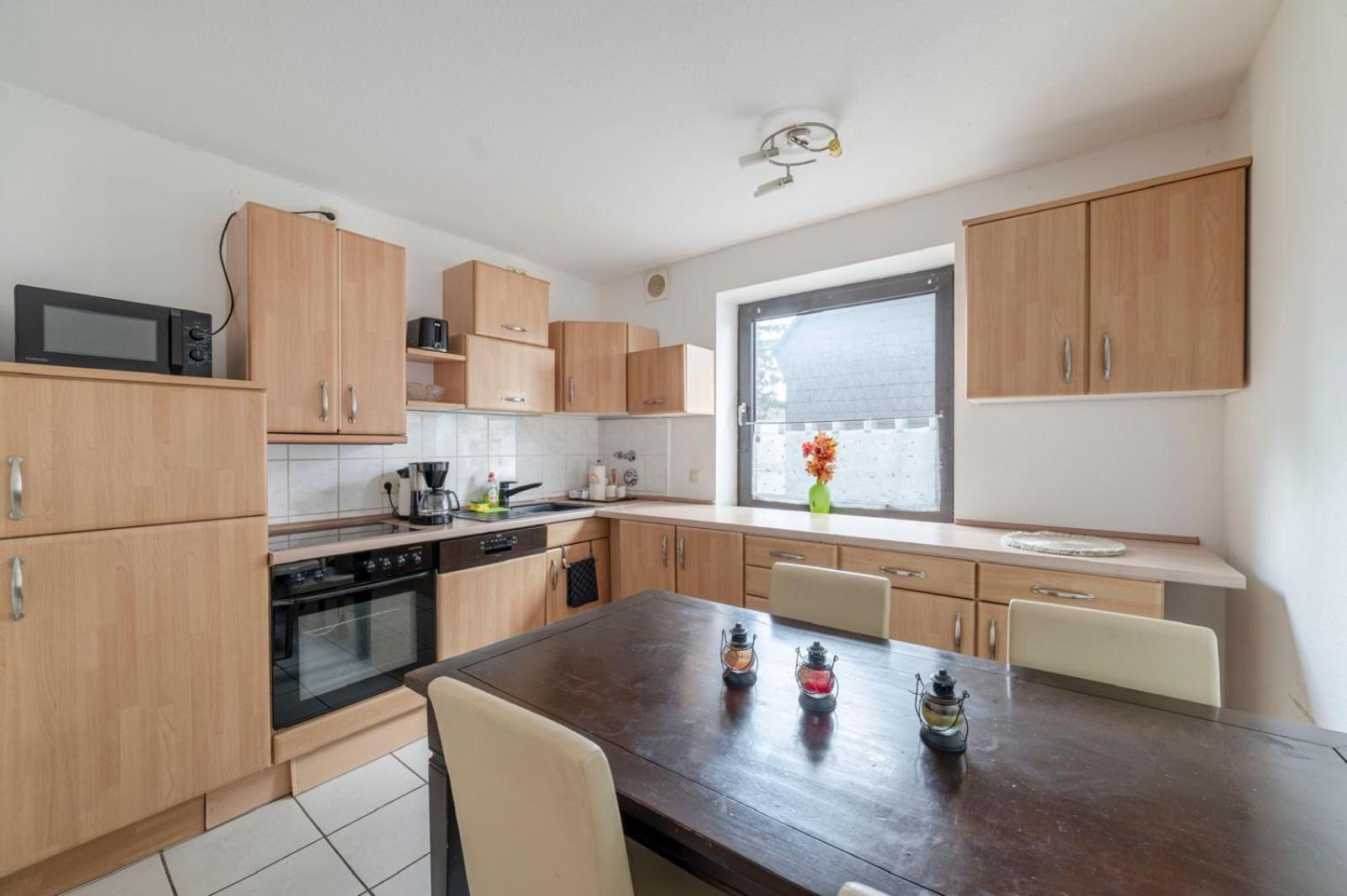 Schöne, möblierte 2 Zimmer Wohnung mit Balkon und Tiefgarage Düsseldorf Exterior foto